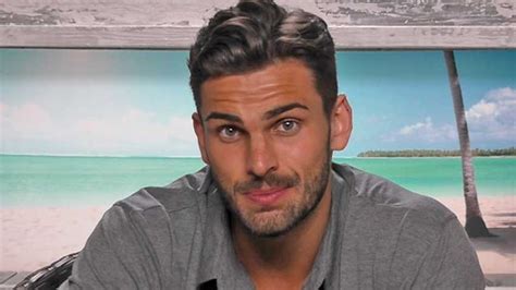 Love Island’s Adam Collard goes completely NAKED in cheeky。